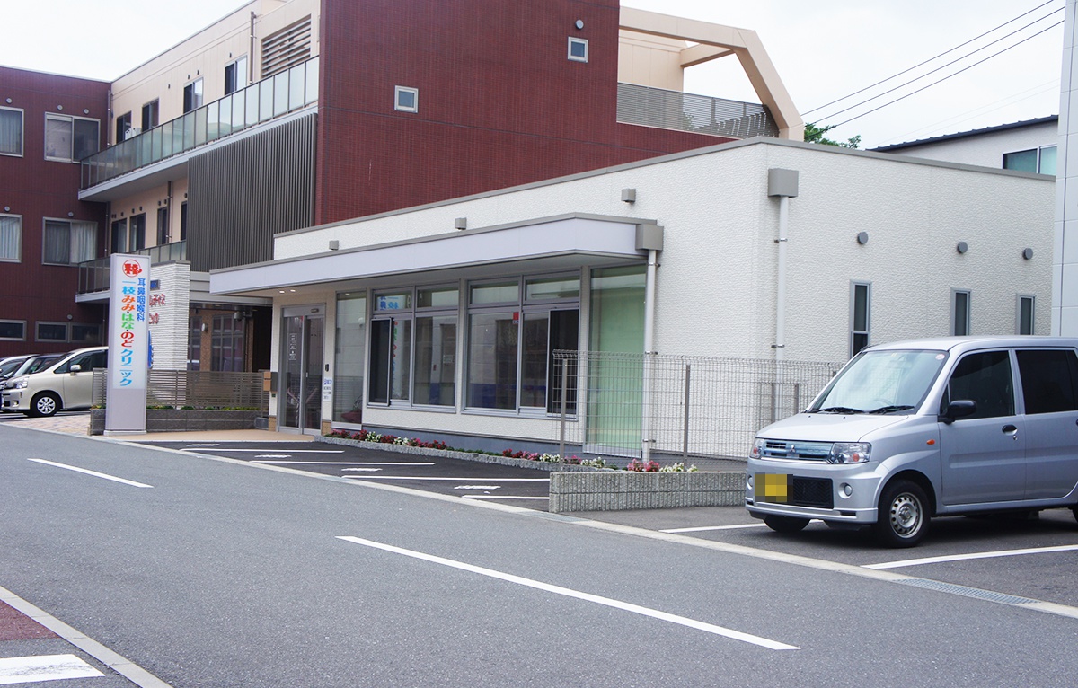 当院前に軽自動車3台